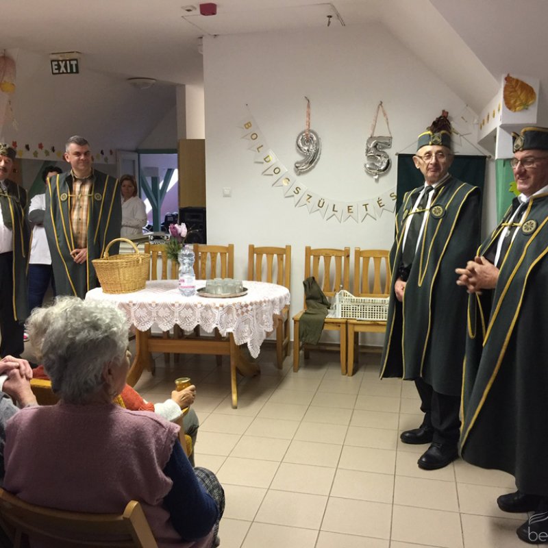 A Fényes-házban járt a Bihari Mézlovagrend 21